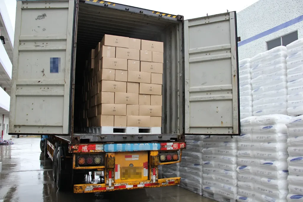 Loading Tablecloths packaged in Cartons