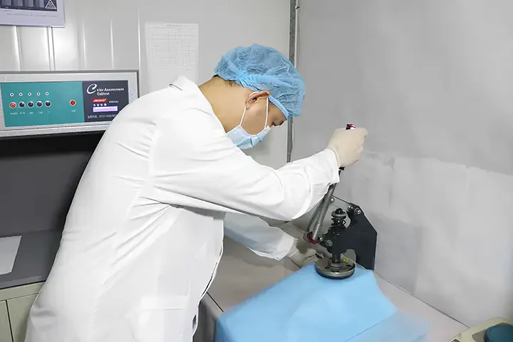 Inspector Inspects The Quality Of The Non-woven Fabric