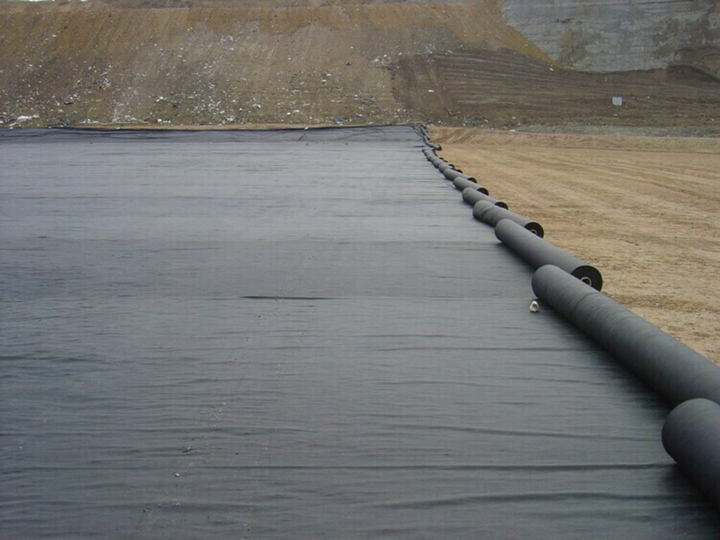 Usually,we prefer to use over 150 grams of black or white non-woven fabric as geotextiles