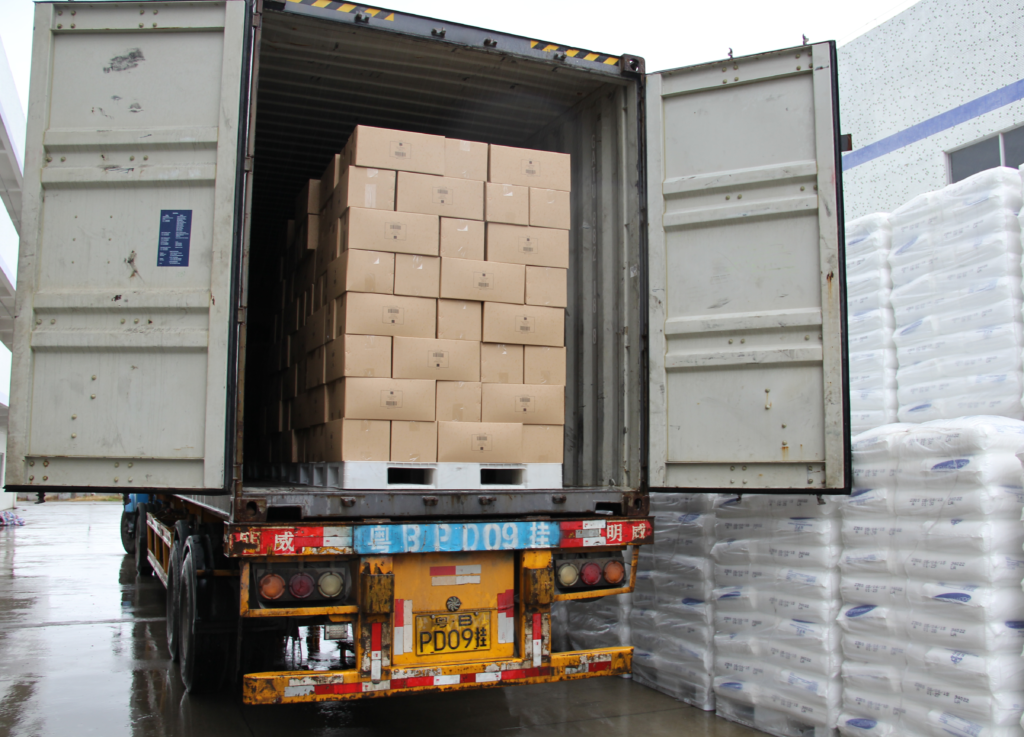 This shipment is being dispatched by Takewind to Brazil; as you can see, the factory is currently in the process of loading the goods. Takewind's non-woven fabrics destined for Brazil are of high quality and competitively priced, making them the preferred choice for non-woven fabric distributors and wholesalers throughout Brazil.