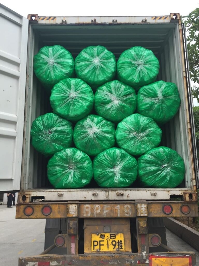 Green weed-control non-woven fabric is currently being loaded into a 40-foot container, ready for shipment to Europe.