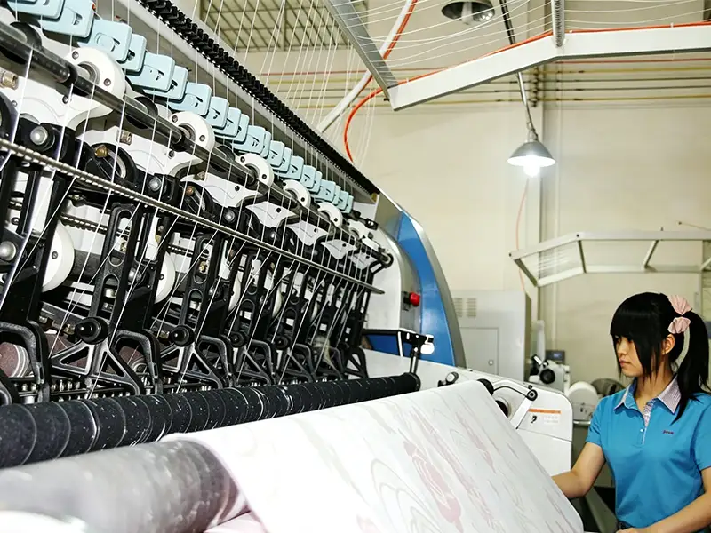 20 to 30 gram white PP spunbond nonwoven raw material for mattress quilting production line, light weight nonwoven textile at Takewind factory workshop