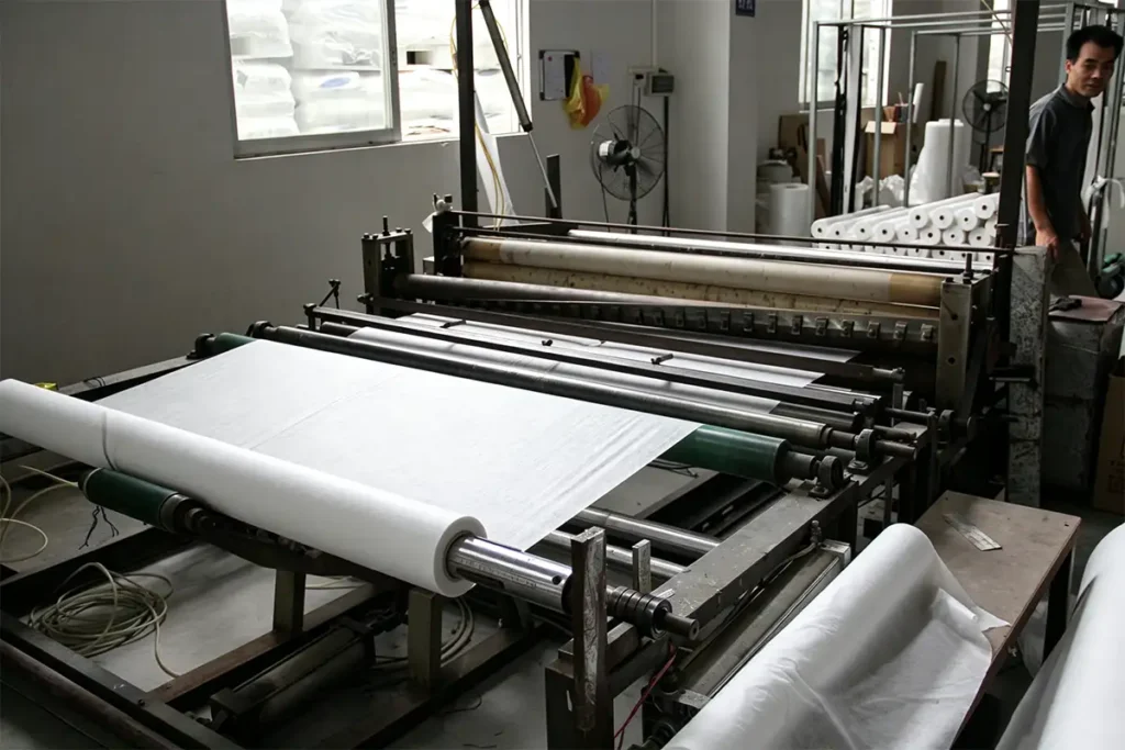 Slitting rewinder machine cutting big nonwoven roll into small compact rolls for portable spa sheets Takewind